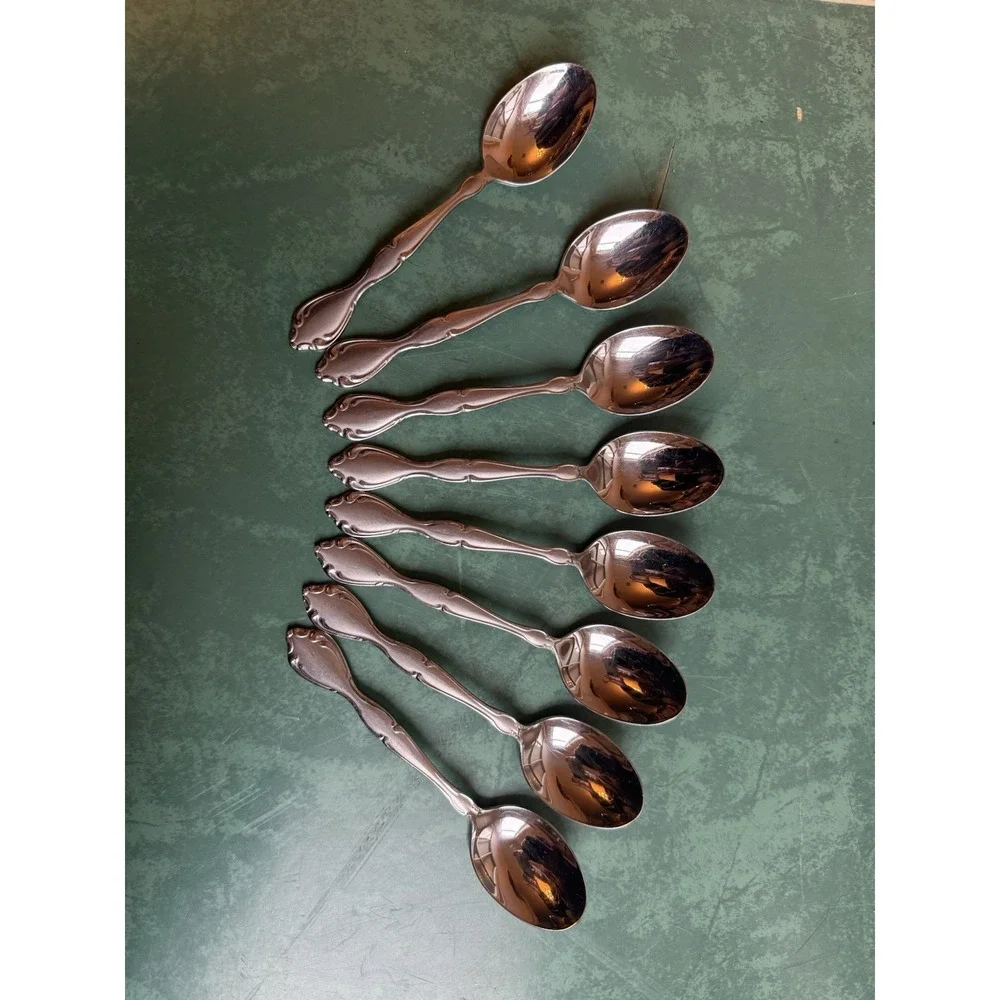 Set of 8 Oneida Deluxe Chateau Stainless 6 7/8